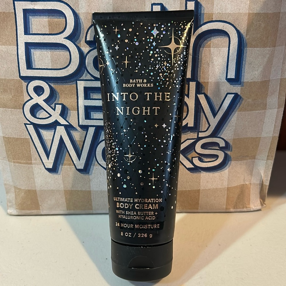 BATH AND BODY WORKS  IN TO THE NIGHT  ULTIMATE HYDRATION BODY CREAM.